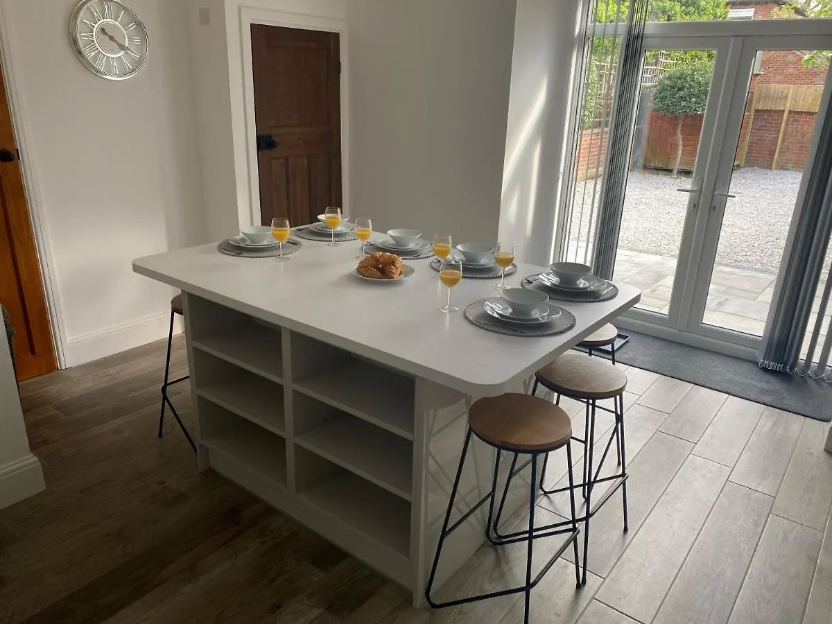 Bessie House 3Bed Sd With Parking Racecourse Goffs Eco Power Stadium A1 M18 M1 M62 Doncaster